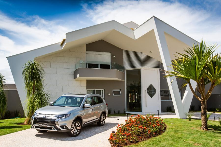  Mitsubishi Outlander HPE-S 2018 года  (LA) (фото 4 из 40)